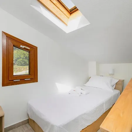 Kastrinos Maisonettes Apartahotel 4*