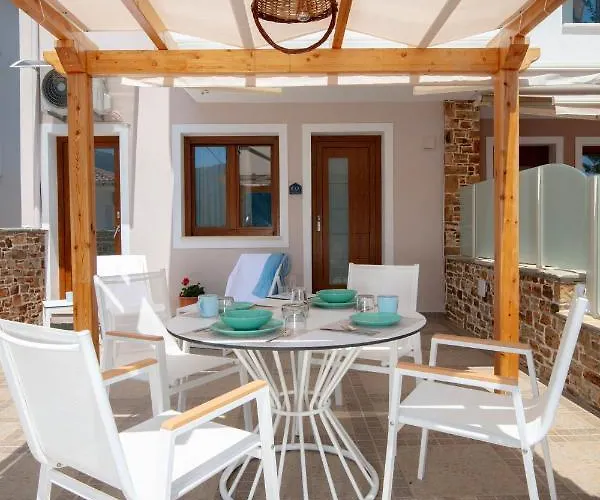 Kastrinos Maisonettes Aparthotel 4*