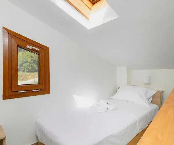 Kastrinos Maisonettes Aparthotel 4*