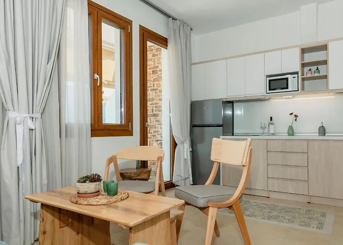 Kastrinos Maisonettes Aparthotel 4*